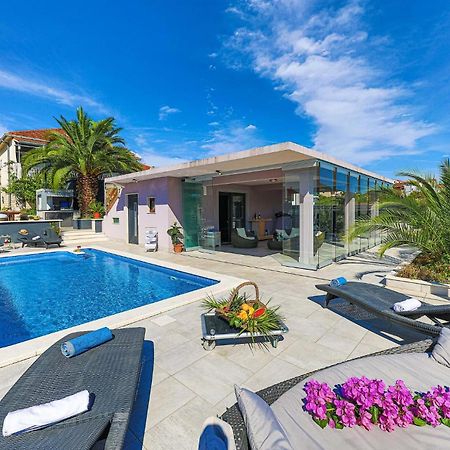 5 Bedroom Cozy Home In Okrug Donji Donji Okrug  Εξωτερικό φωτογραφία