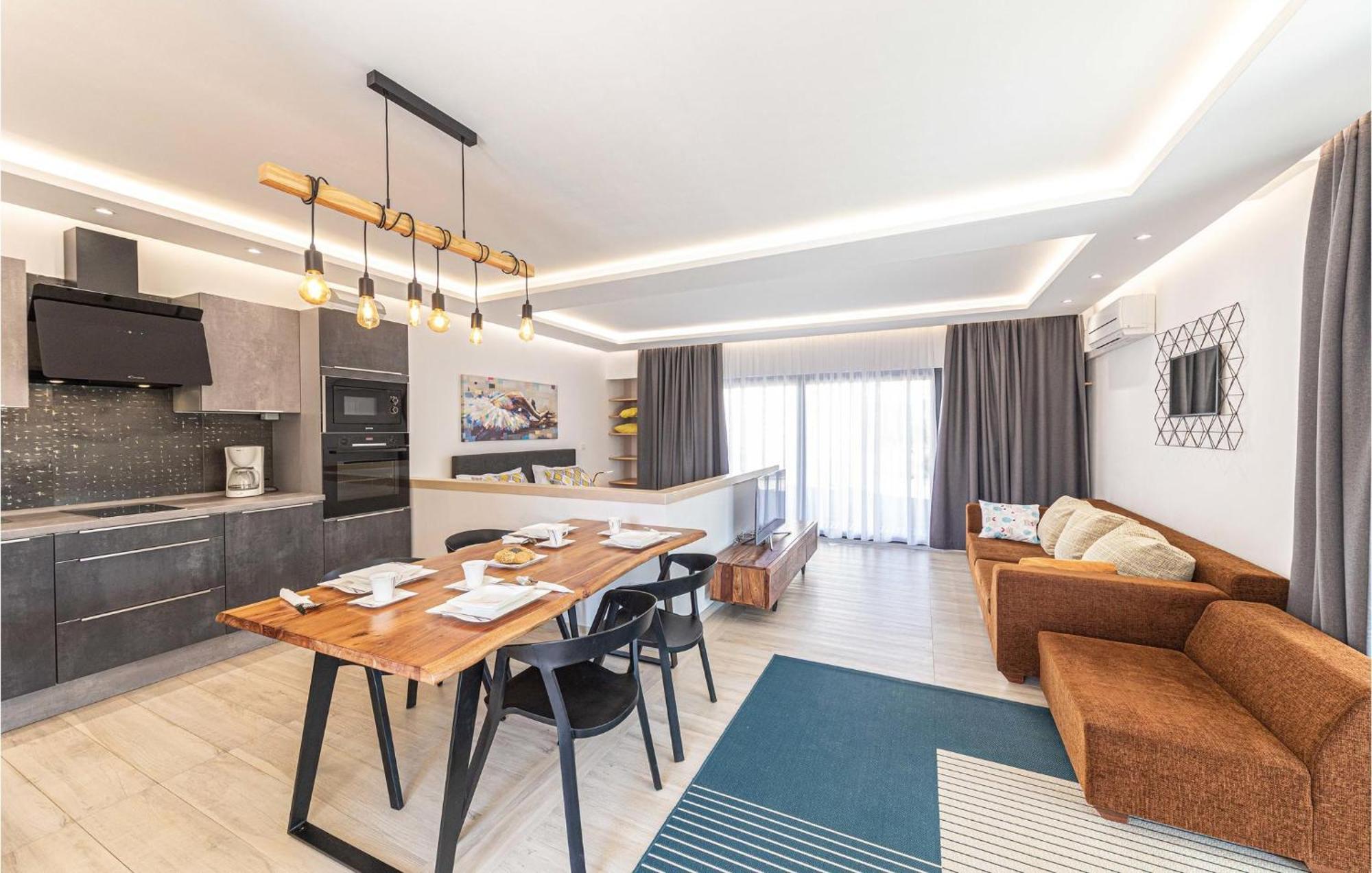 5 Bedroom Cozy Home In Okrug Donji Donji Okrug  Εξωτερικό φωτογραφία
