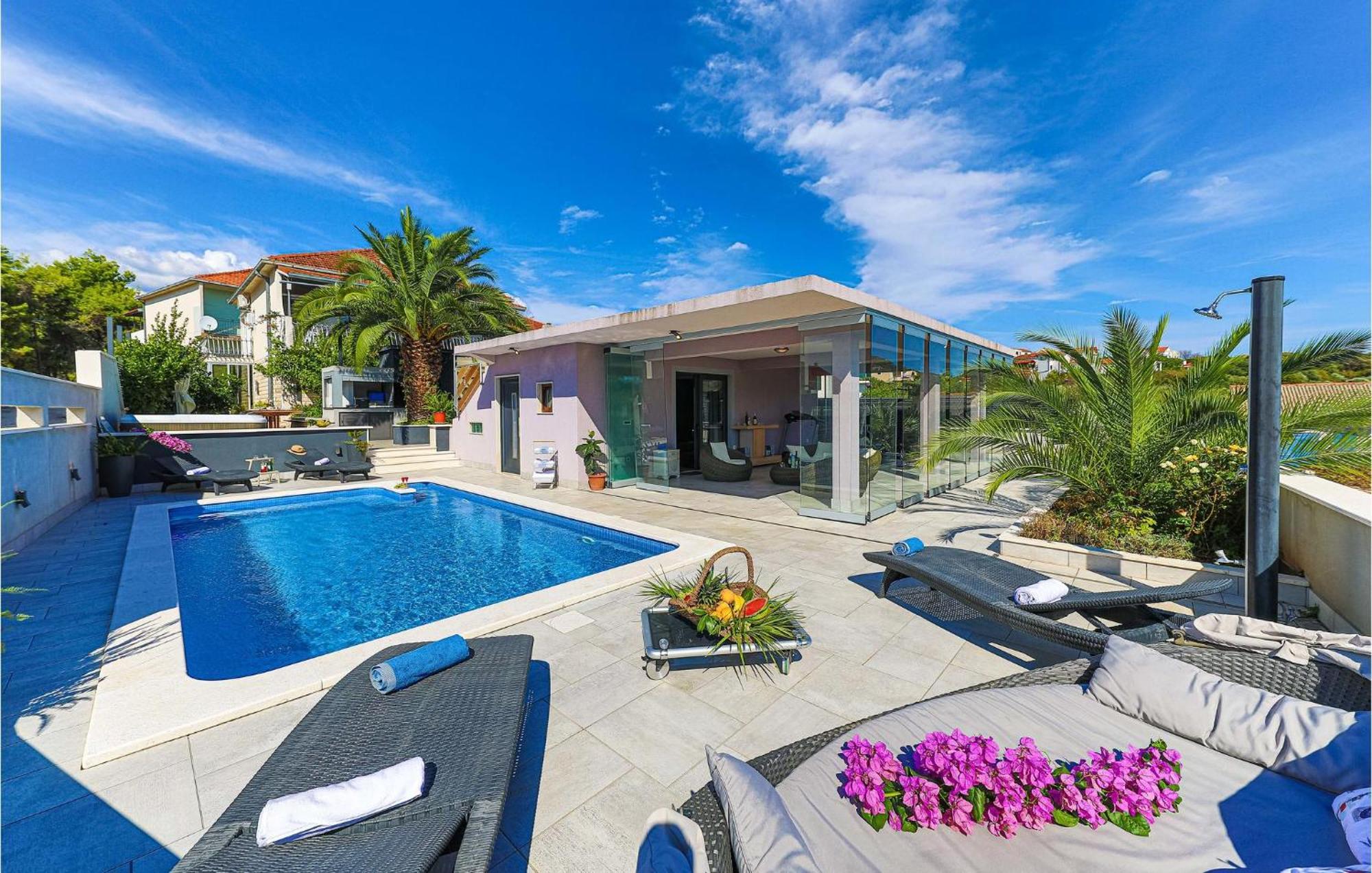 5 Bedroom Cozy Home In Okrug Donji Donji Okrug  Εξωτερικό φωτογραφία