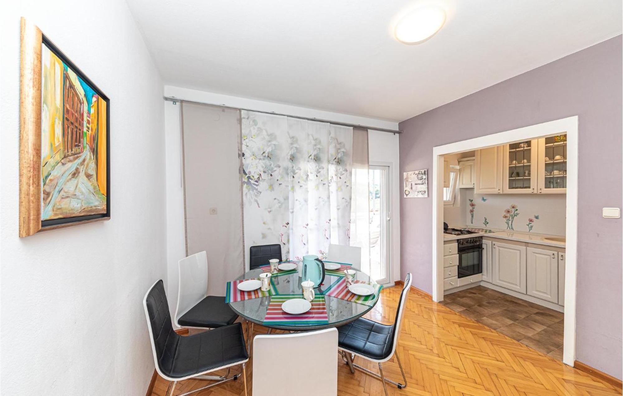 5 Bedroom Cozy Home In Okrug Donji Donji Okrug  Εξωτερικό φωτογραφία