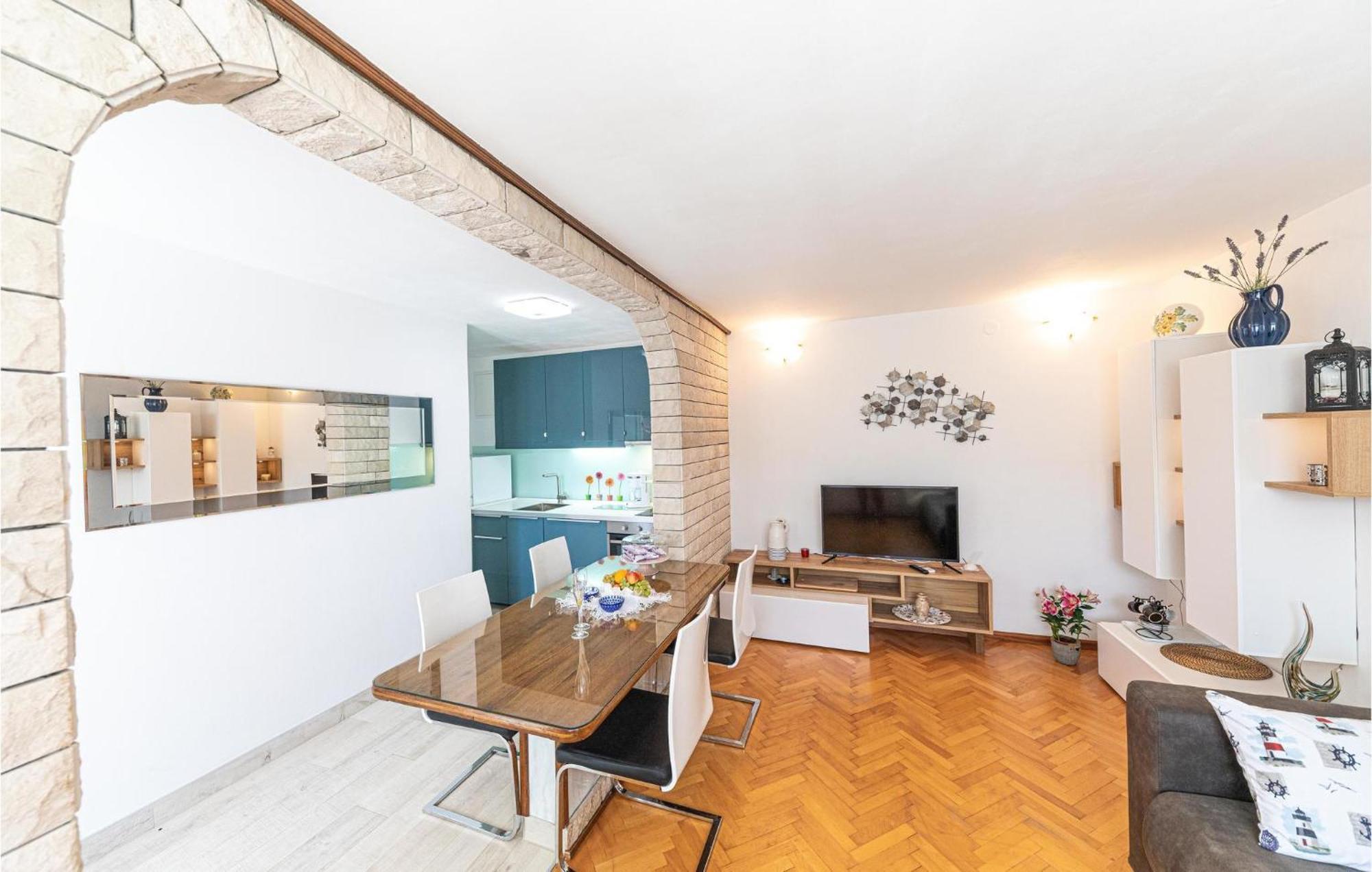 5 Bedroom Cozy Home In Okrug Donji Donji Okrug  Εξωτερικό φωτογραφία