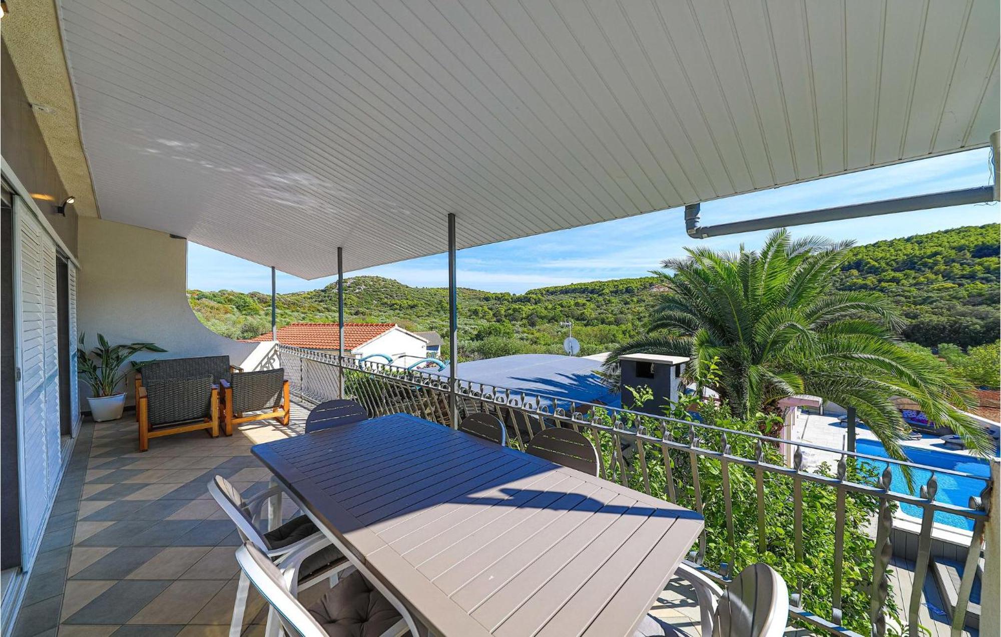5 Bedroom Cozy Home In Okrug Donji Donji Okrug  Εξωτερικό φωτογραφία
