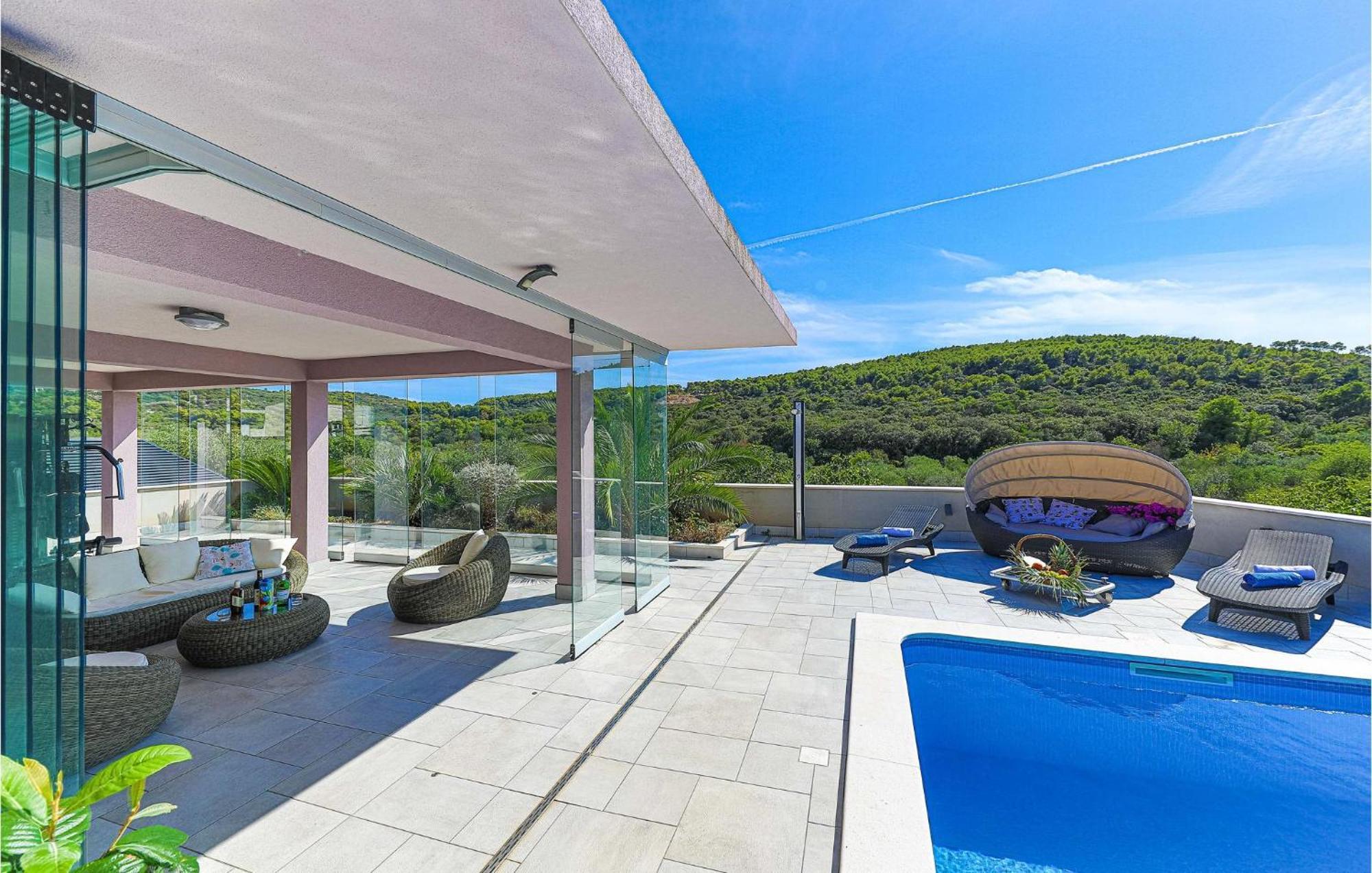 5 Bedroom Cozy Home In Okrug Donji Donji Okrug  Εξωτερικό φωτογραφία