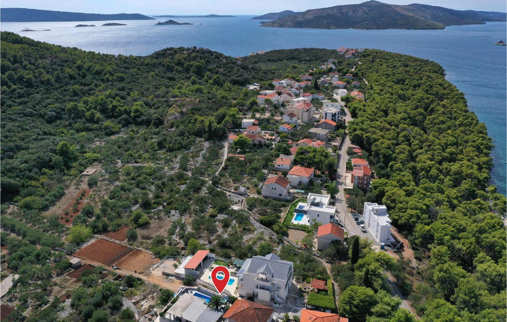 5 Bedroom Cozy Home In Okrug Donji Donji Okrug  Εξωτερικό φωτογραφία