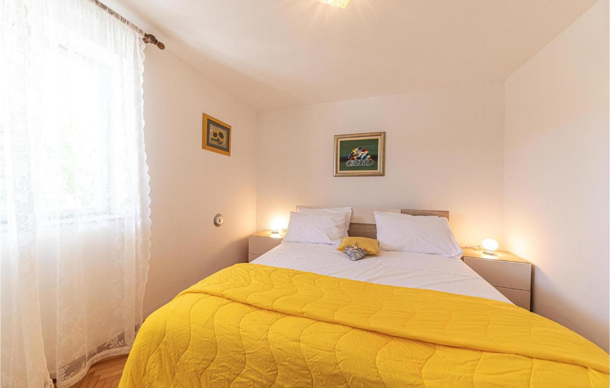 5 Bedroom Cozy Home In Okrug Donji Donji Okrug  Εξωτερικό φωτογραφία