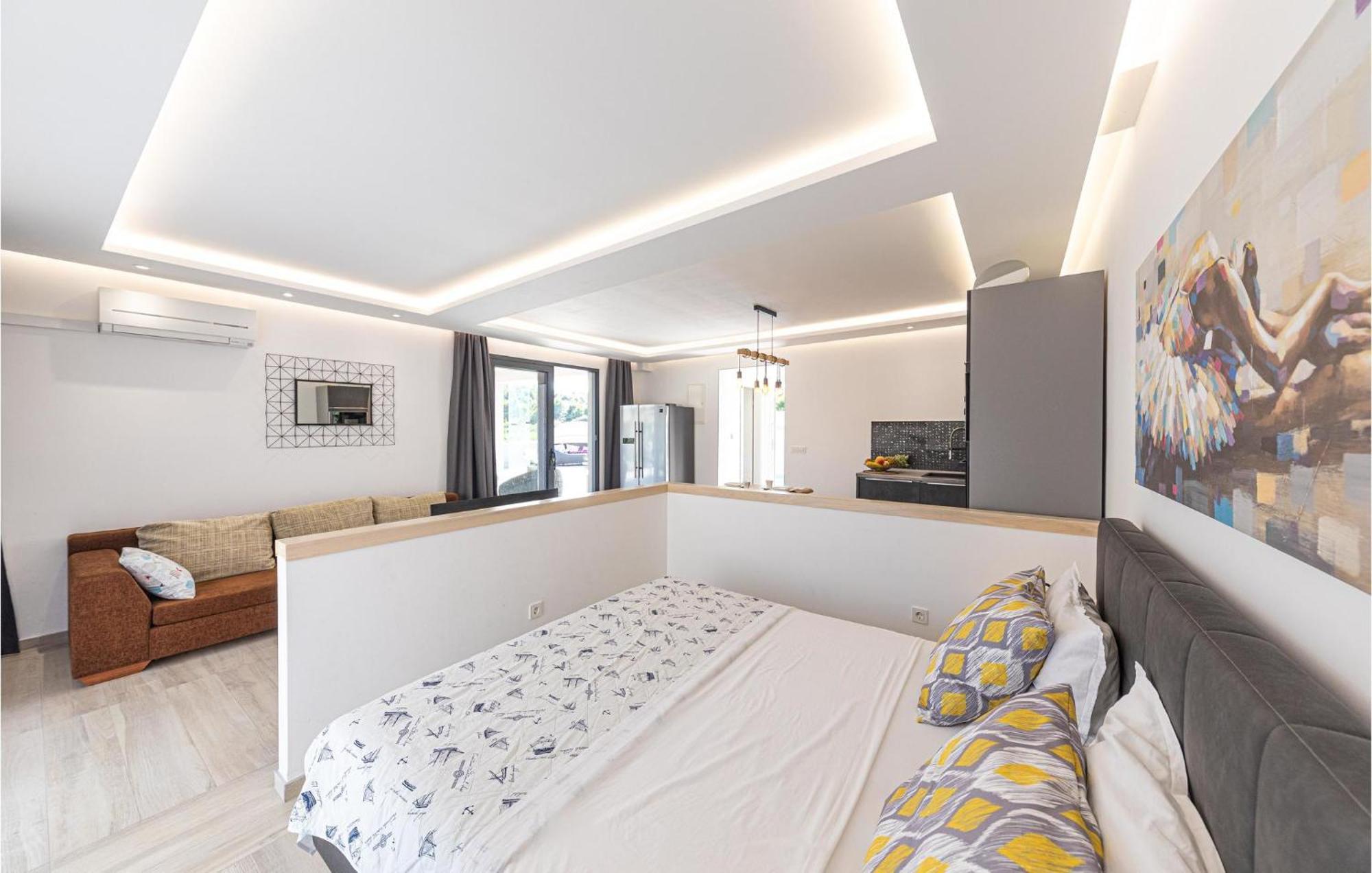 5 Bedroom Cozy Home In Okrug Donji Donji Okrug  Εξωτερικό φωτογραφία