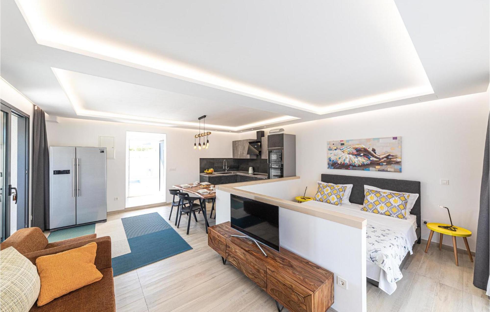 5 Bedroom Cozy Home In Okrug Donji Donji Okrug  Εξωτερικό φωτογραφία