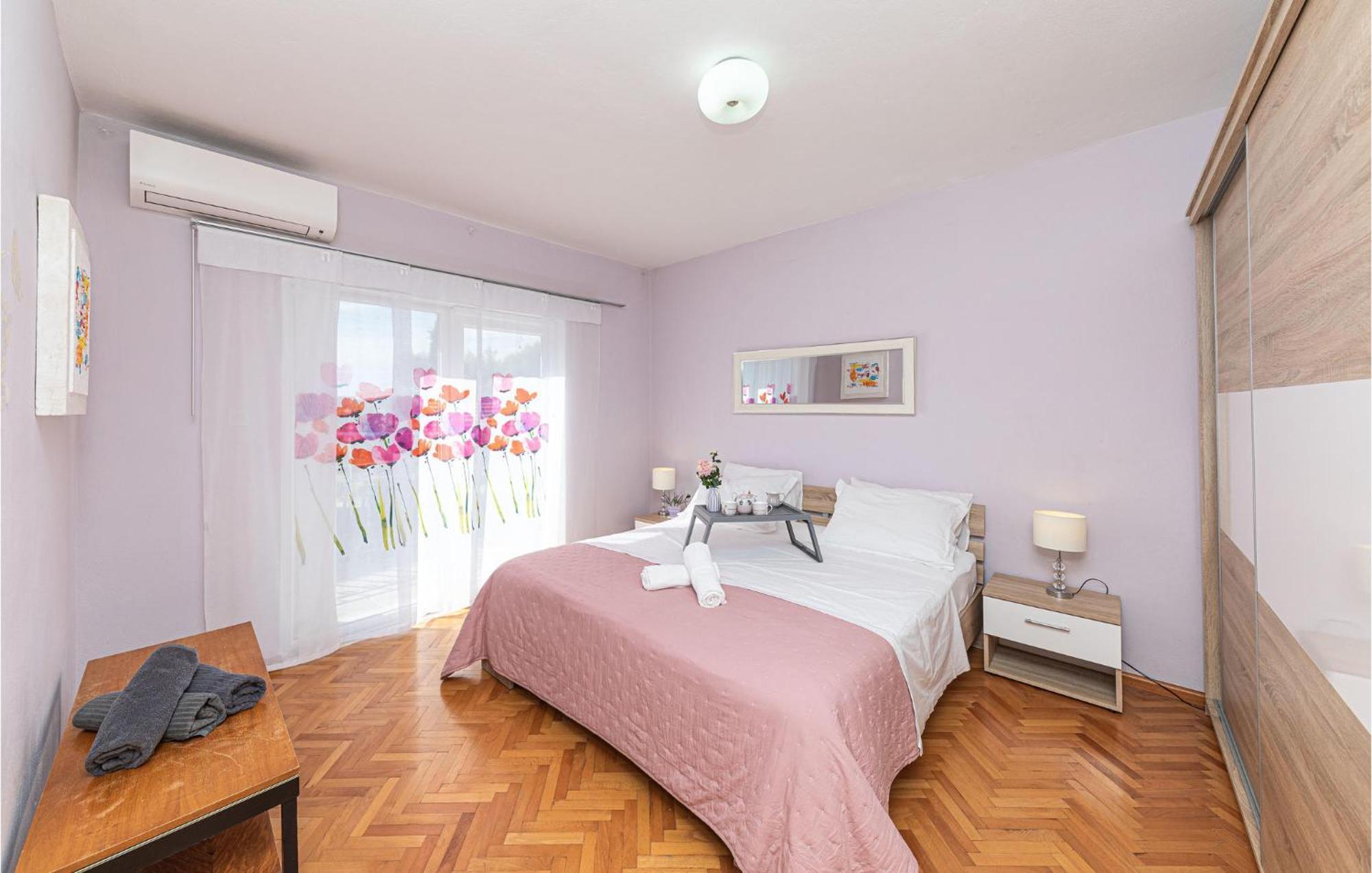5 Bedroom Cozy Home In Okrug Donji Donji Okrug  Εξωτερικό φωτογραφία