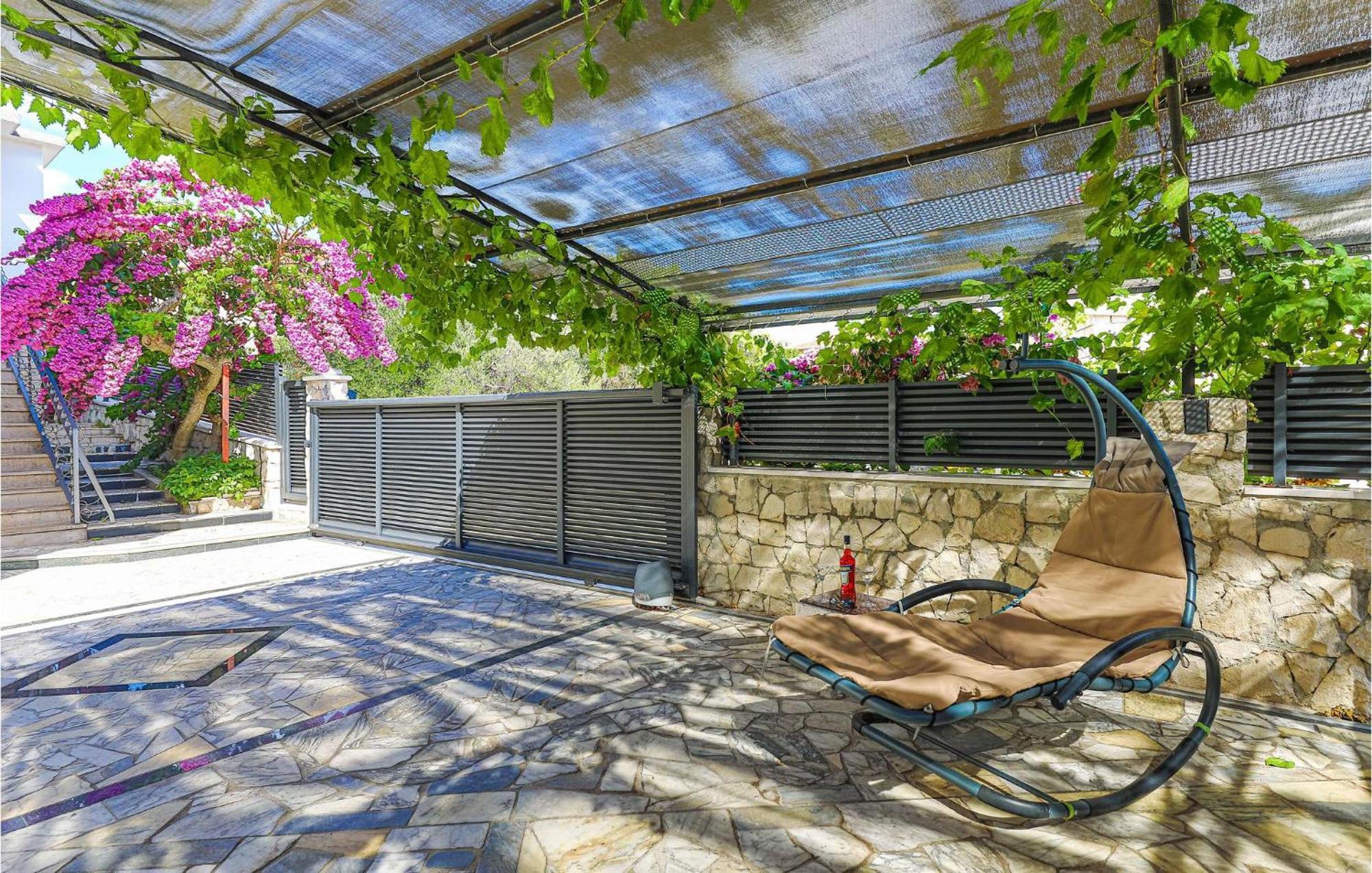 5 Bedroom Cozy Home In Okrug Donji Donji Okrug  Εξωτερικό φωτογραφία