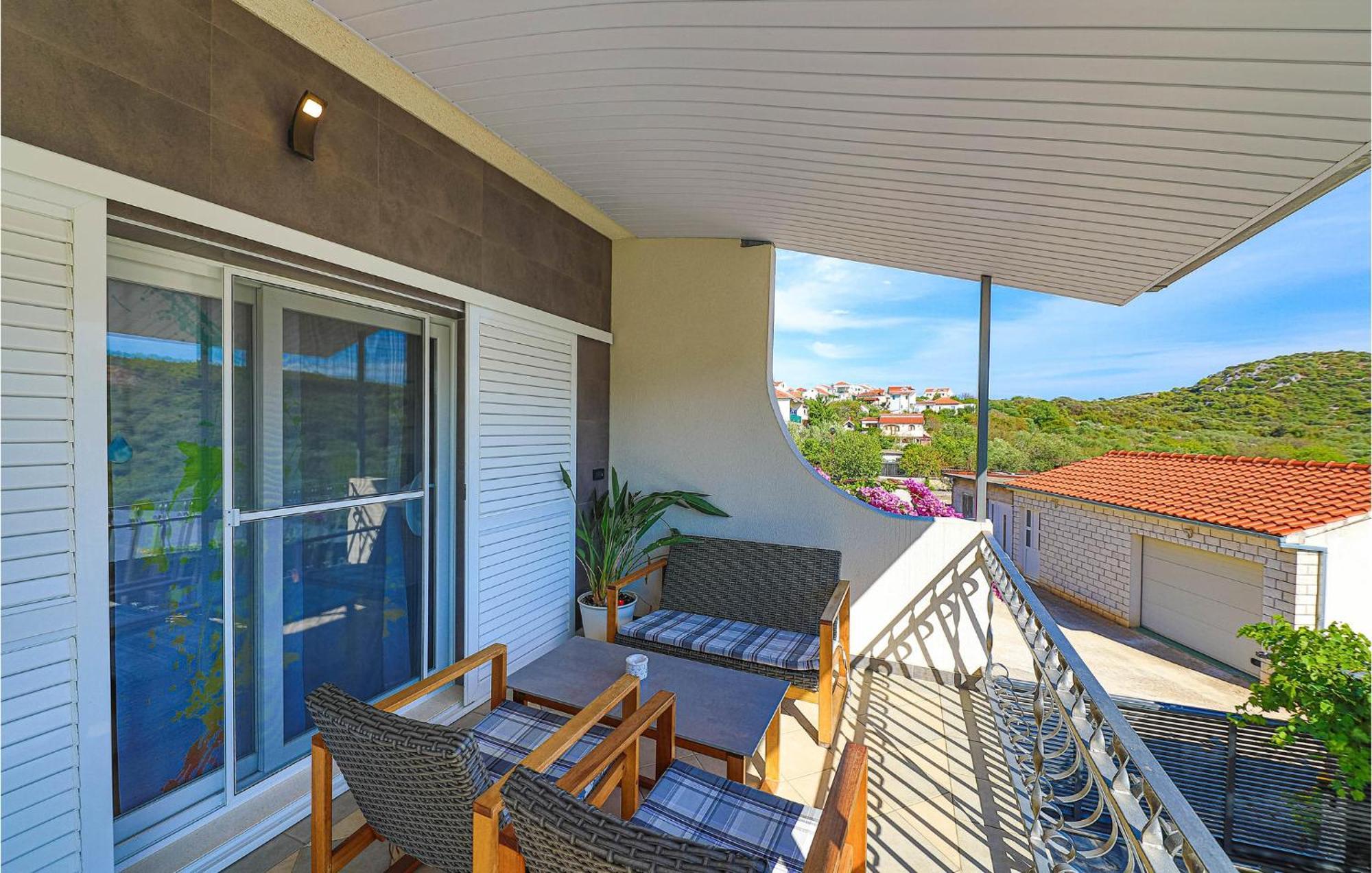 5 Bedroom Cozy Home In Okrug Donji Donji Okrug  Εξωτερικό φωτογραφία