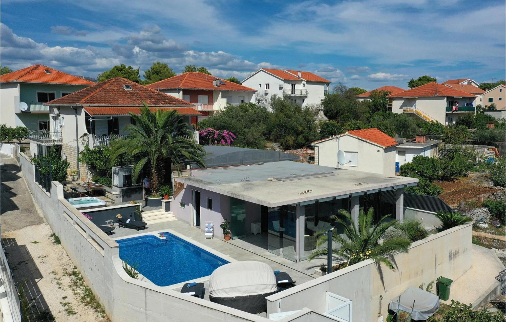 5 Bedroom Cozy Home In Okrug Donji Donji Okrug  Εξωτερικό φωτογραφία