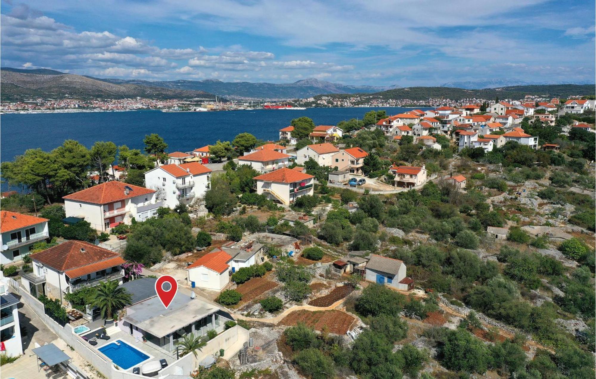 5 Bedroom Cozy Home In Okrug Donji Donji Okrug  Εξωτερικό φωτογραφία