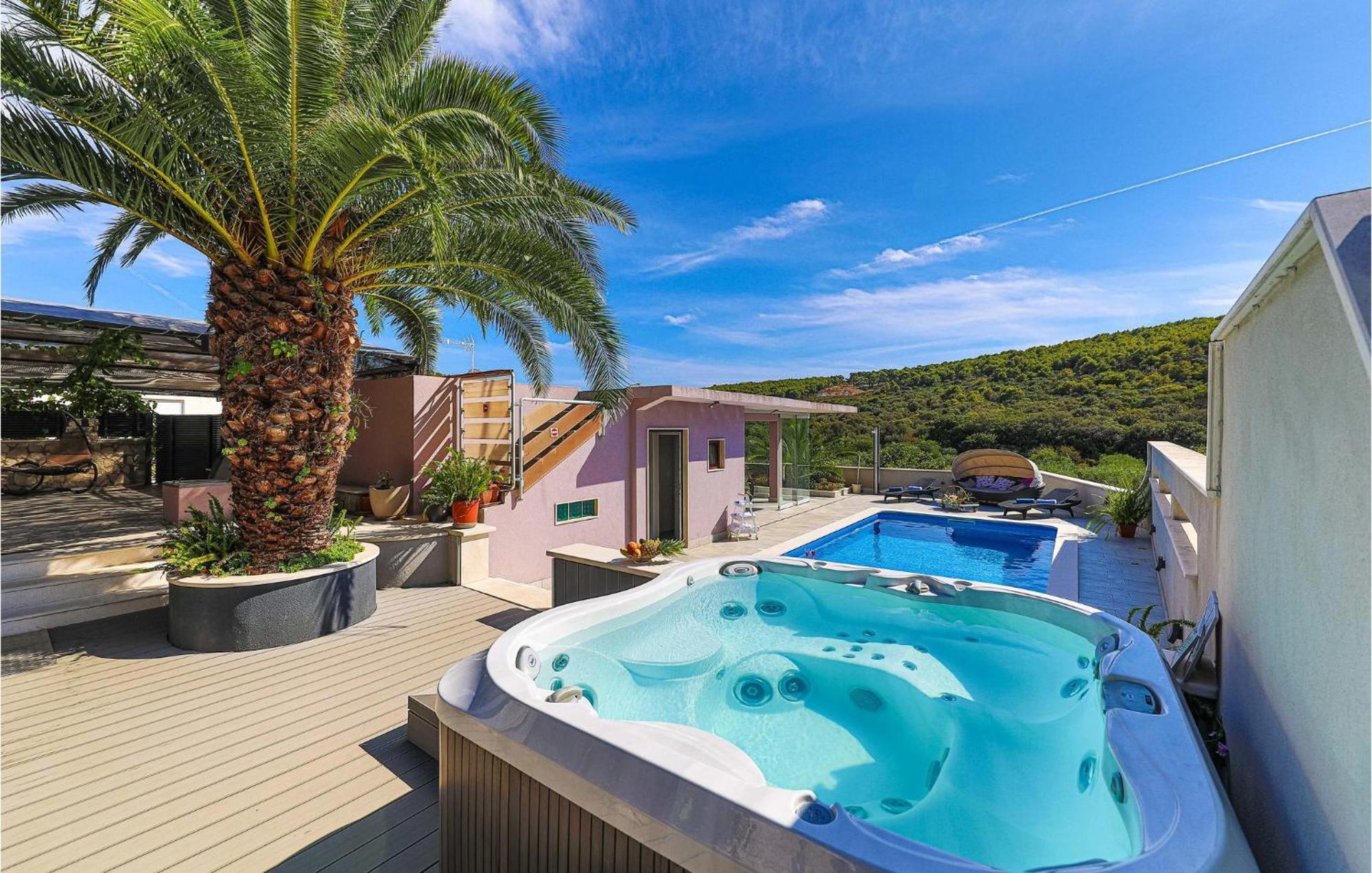5 Bedroom Cozy Home In Okrug Donji Donji Okrug  Εξωτερικό φωτογραφία