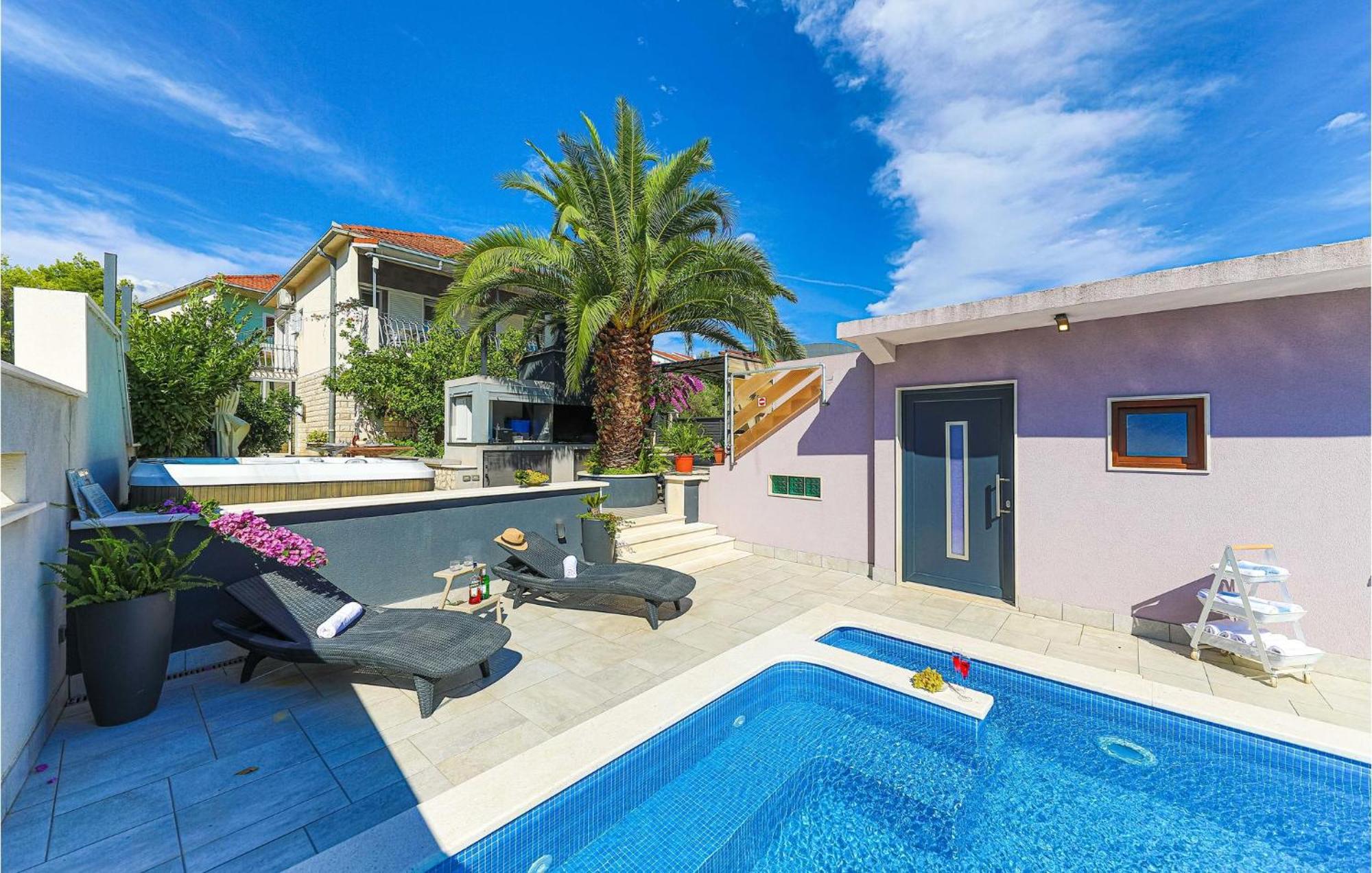 5 Bedroom Cozy Home In Okrug Donji Donji Okrug  Εξωτερικό φωτογραφία